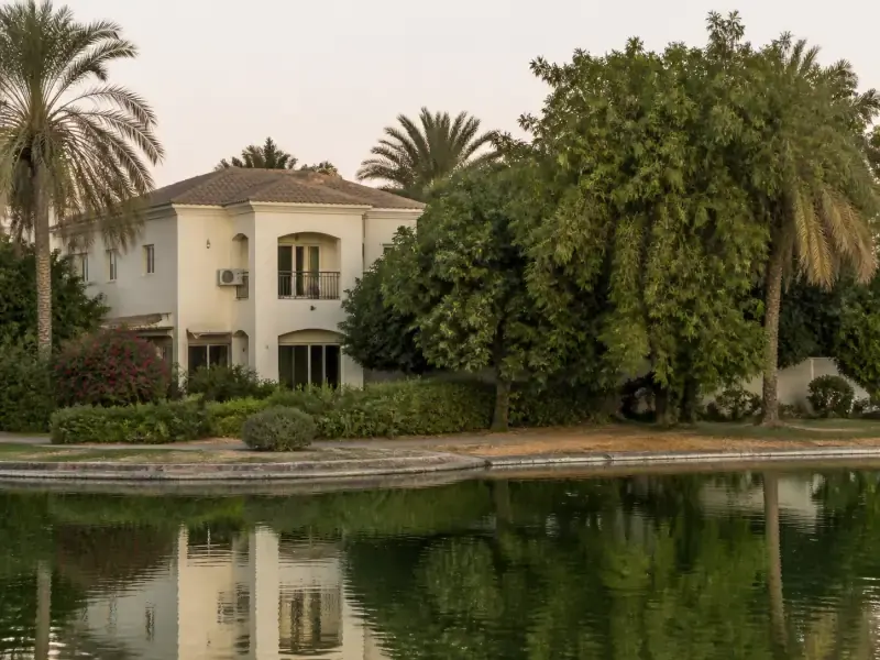 Lake-facing family villa in The Meadows, Dubai