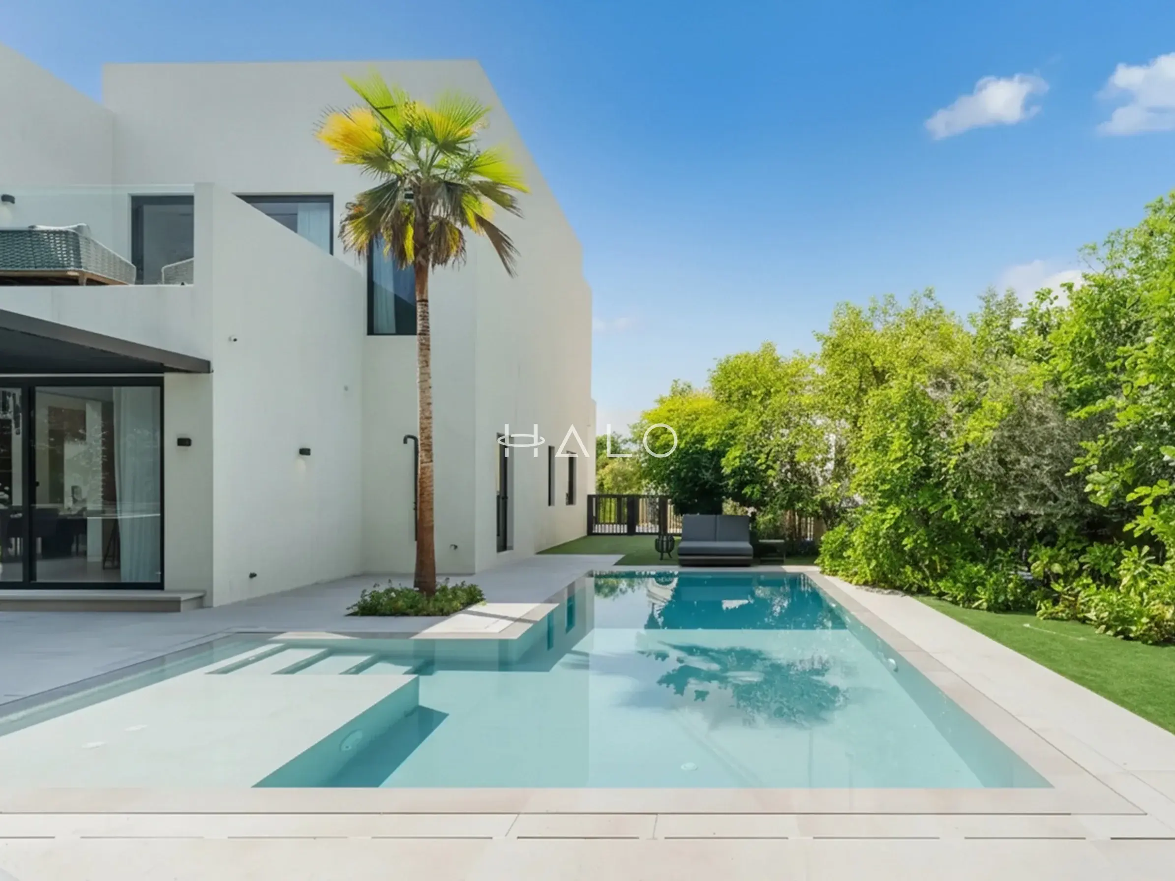 Swimming Pool Contractors in Dubai: What the Work Actually Involves